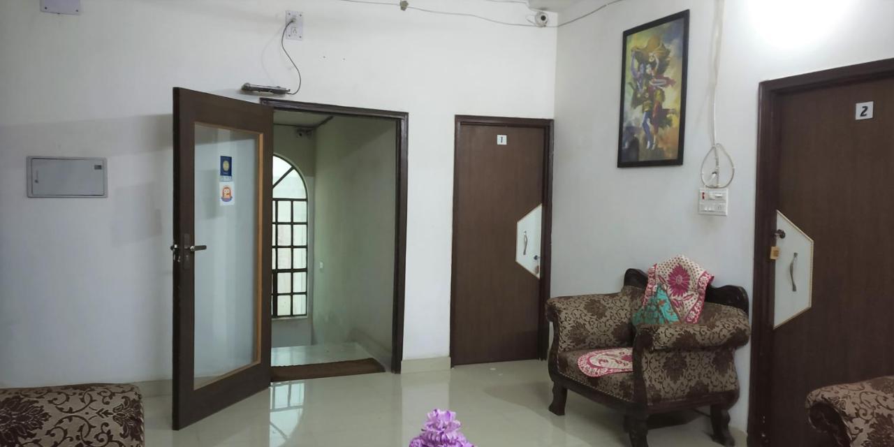 فاراناسي Varuna Palace-Fully Vaccinated Staff المظهر الخارجي الصورة