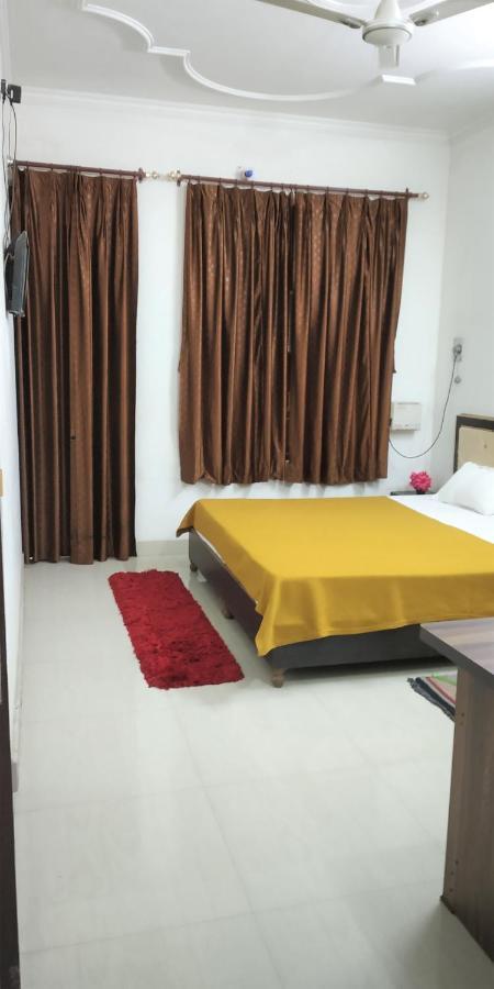 فاراناسي Varuna Palace-Fully Vaccinated Staff المظهر الخارجي الصورة
