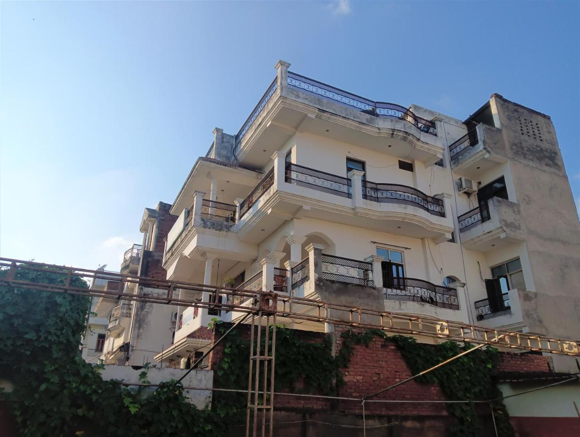فاراناسي Varuna Palace-Fully Vaccinated Staff المظهر الخارجي الصورة