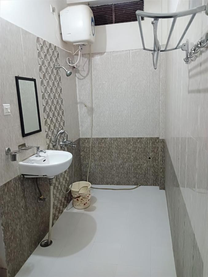 فاراناسي Varuna Palace-Fully Vaccinated Staff المظهر الخارجي الصورة