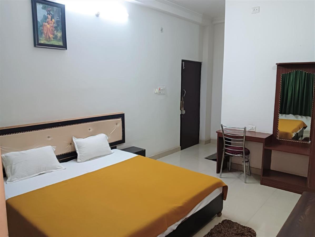 فاراناسي Varuna Palace-Fully Vaccinated Staff المظهر الخارجي الصورة