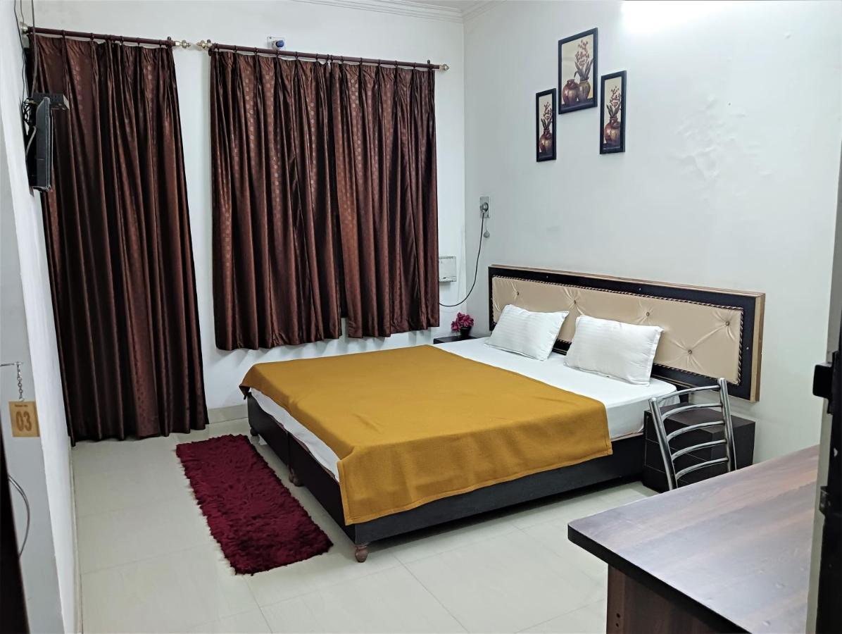 فاراناسي Varuna Palace-Fully Vaccinated Staff المظهر الخارجي الصورة