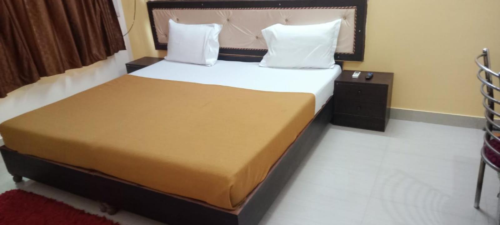 فاراناسي Varuna Palace-Fully Vaccinated Staff المظهر الخارجي الصورة