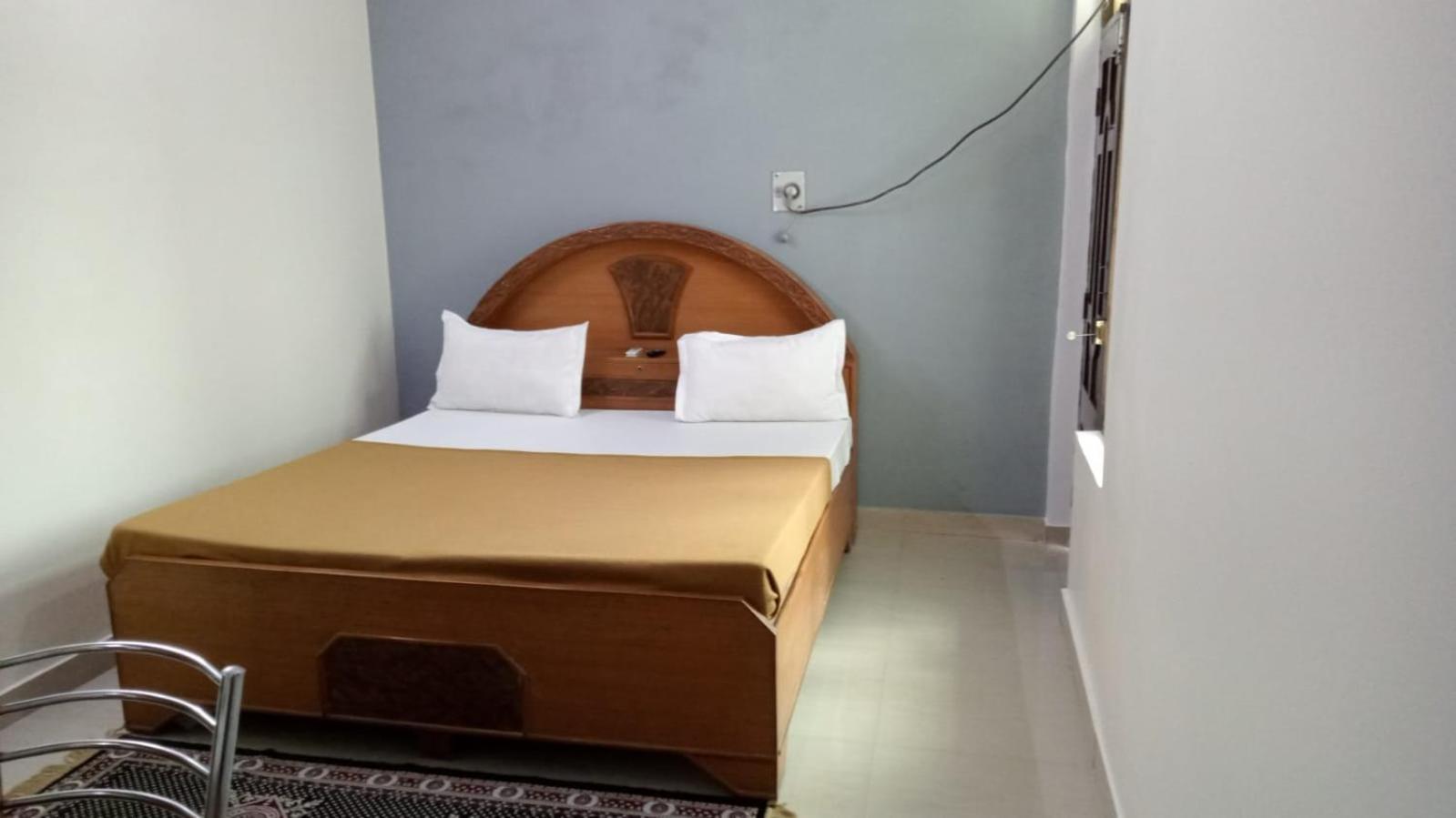 فاراناسي Varuna Palace-Fully Vaccinated Staff المظهر الخارجي الصورة